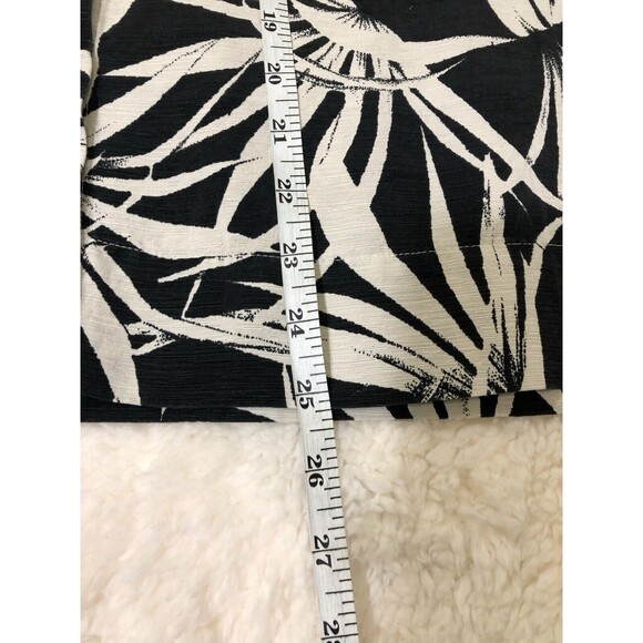 Chico's Design Womens Blouse Size 2 Black And White Leaf Design - Picture 10 of 10